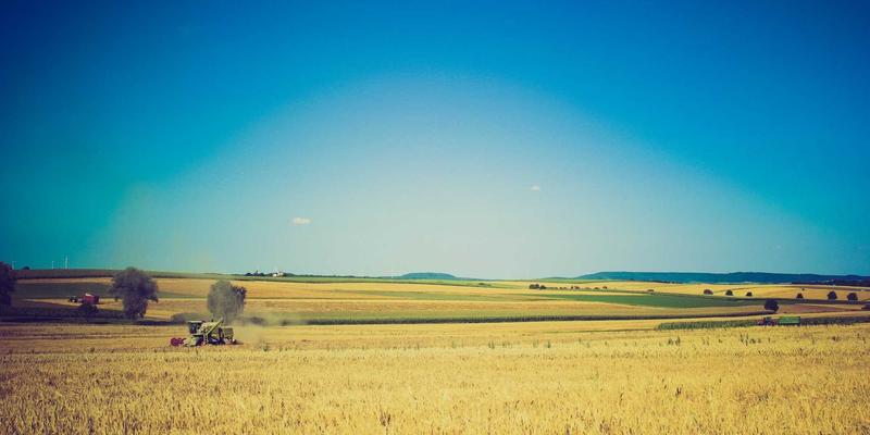 0755太阳能光伏系统逆变器选型指南：深度解析组串式与集中式逆变器
