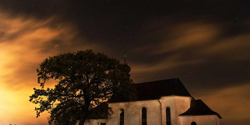 深圳高层建筑光伏幕墙(BIPV)应用现状与技术难点解析：太阳能系统如何重塑城市天际线